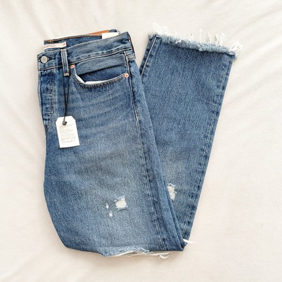 Levi's Wedgie Straight Fit Denim Jeans in Carry Kerry Medium Wash - Picture 2 of 5